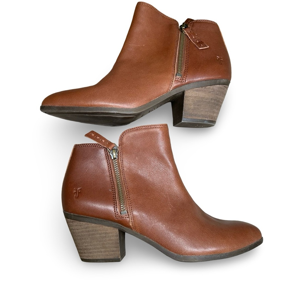 FRYE Judith Zip Cognac Ankle Bootie Size 7.5